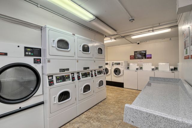 1460 Fairlane Drive 425, Schaumburg, IL 60193