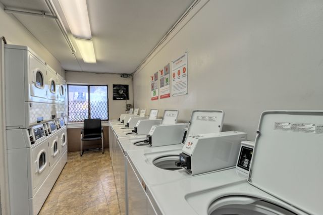 1460 Fairlane Drive 425, Schaumburg, IL 60193