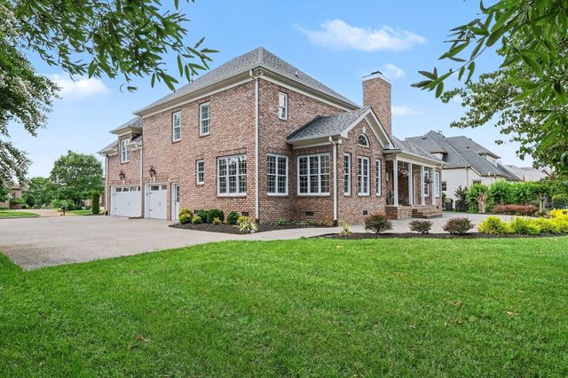 936 Plantation Blvd, Gallatin, TN 37066