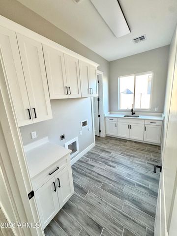 1579 W Lucky Lane, Queen Creek, AZ 85144