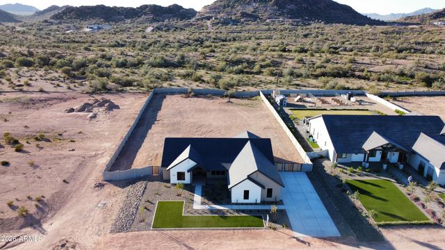 1579 W Lucky Lane, Queen Creek, AZ 85144