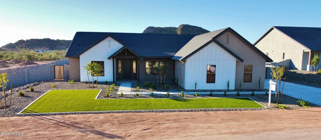 1579 W Lucky Lane, Queen Creek, AZ 85144