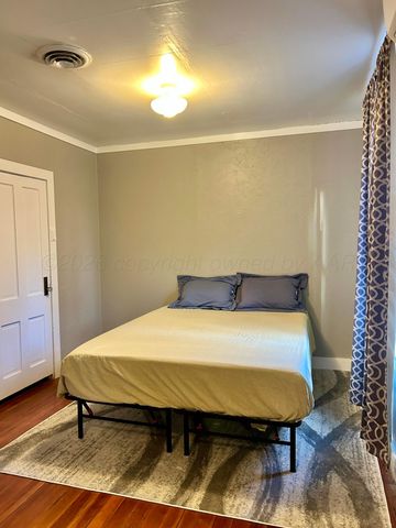 1426 S Main Street, Canadian, TX 79014