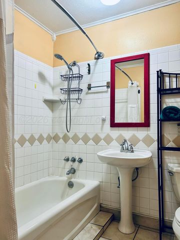 1426 S Main Street, Canadian, TX 79014