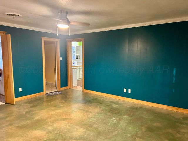 1426 S Main Street, Canadian, TX 79014