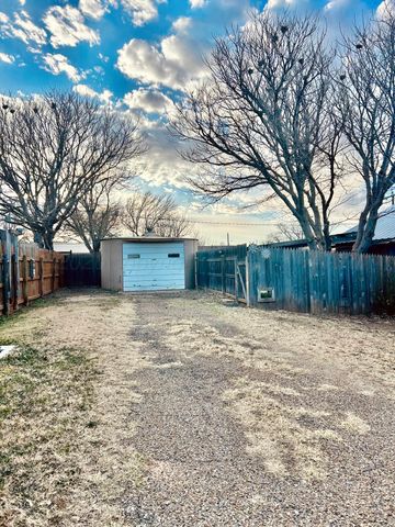 1426 S Main Street, Canadian, TX 79014