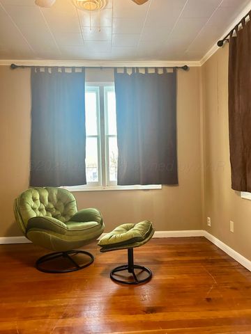 1426 S Main Street, Canadian, TX 79014