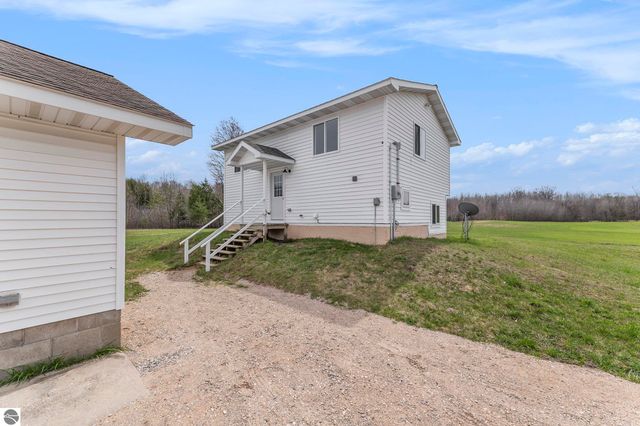 19279 St. Johns Road, Interlochen, MI 49643