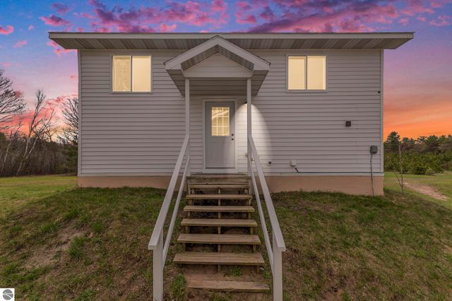 19279 St. Johns Road, Interlochen, MI 49643