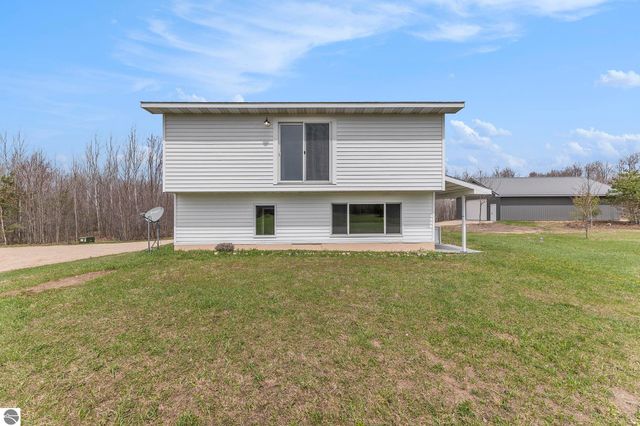 19279 St. Johns Road, Interlochen, MI 49643