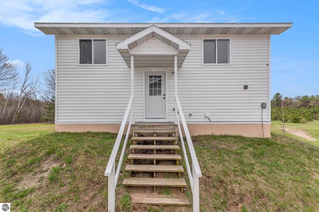 19279 St. Johns Road, Interlochen, MI 49643