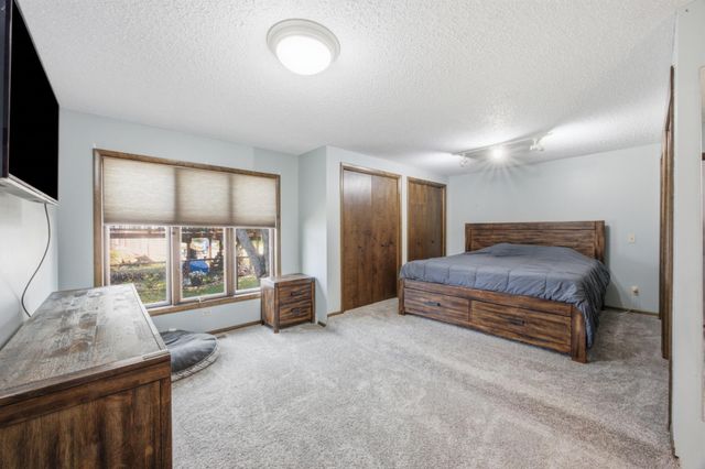 186 Prairiewood Drive S, Fargo, ND 58103