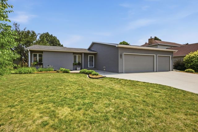 186 Prairiewood Drive S, Fargo, ND 58103