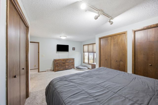 186 Prairiewood Drive S, Fargo, ND 58103