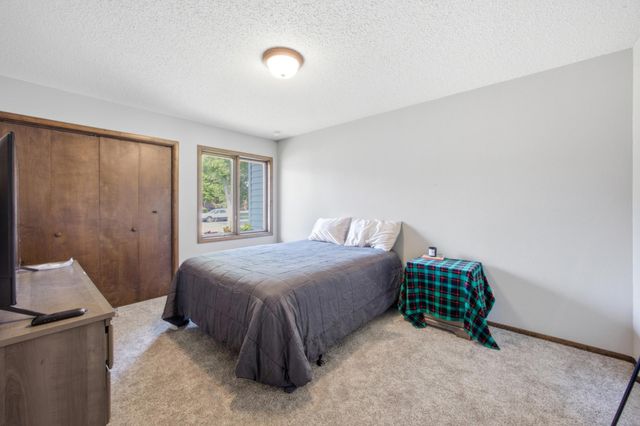 186 Prairiewood Drive S, Fargo, ND 58103