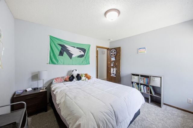 186 Prairiewood Drive S, Fargo, ND 58103