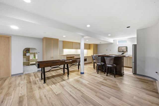 186 Prairiewood Drive S, Fargo, ND 58103