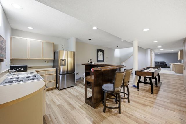 186 Prairiewood Drive S, Fargo, ND 58103