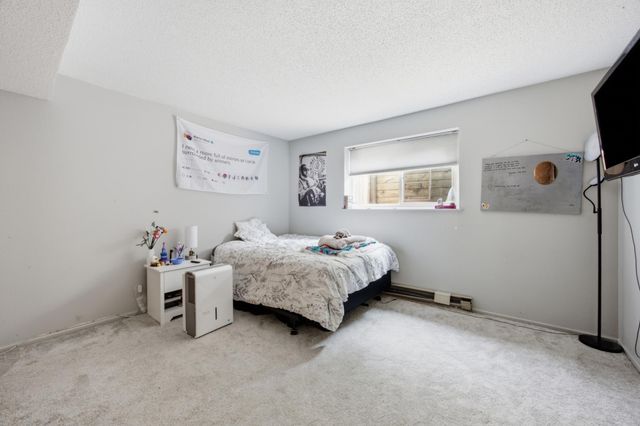 186 Prairiewood Drive S, Fargo, ND 58103