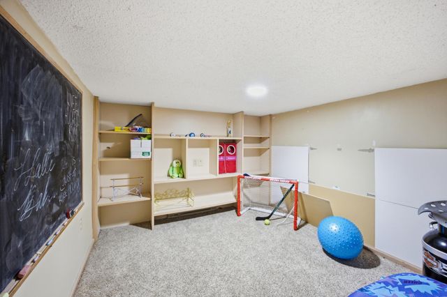 186 Prairiewood Drive S, Fargo, ND 58103