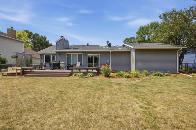 186 Prairiewood Drive S, Fargo, ND 58103