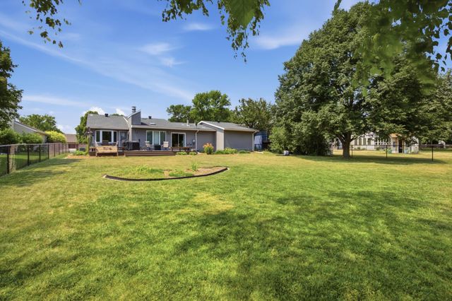 186 Prairiewood Drive S, Fargo, ND 58103