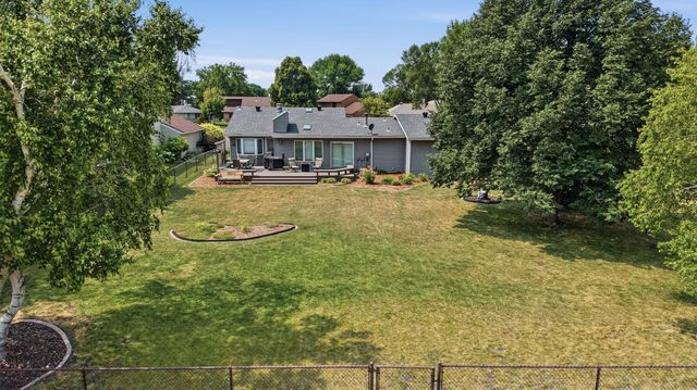 186 Prairiewood Drive S, Fargo, ND 58103