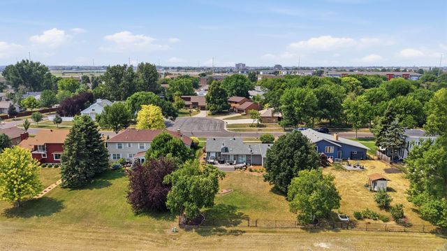 186 Prairiewood Drive S, Fargo, ND 58103