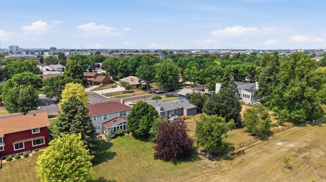 186 Prairiewood Drive S, Fargo, ND 58103