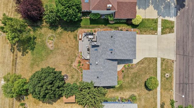 186 Prairiewood Drive S, Fargo, ND 58103