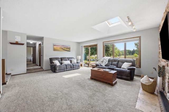 186 Prairiewood Drive S, Fargo, ND 58103