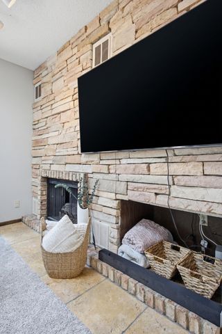 186 Prairiewood Drive S, Fargo, ND 58103