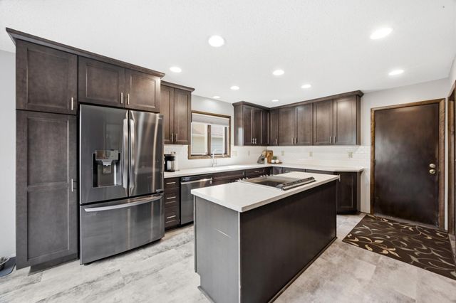 186 Prairiewood Drive S, Fargo, ND 58103