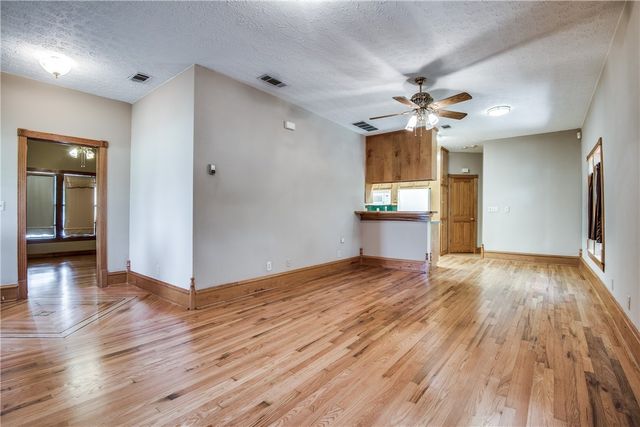 327 S Jefferson Street, Irving, TX 75060