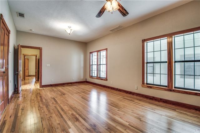 327 S Jefferson Street, Irving, TX 75060