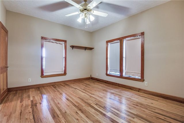 327 S Jefferson Street, Irving, TX 75060