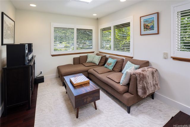 2123 10th Avenue D, Honolulu, HI 96816