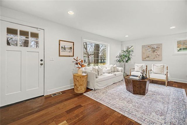 7221 Walnut Street, Kansas City, MO 64114