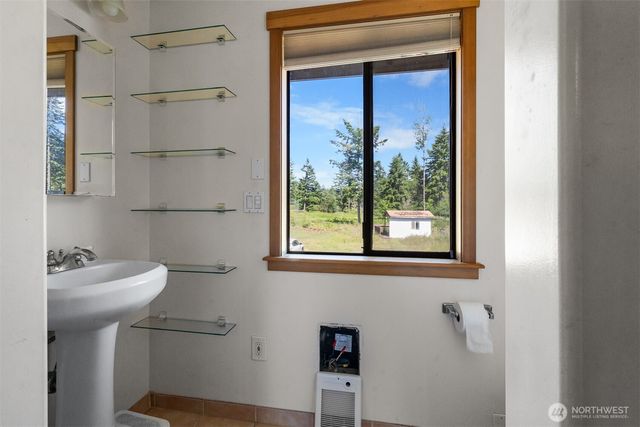 10407 133rd Avenue SE, Rainier, WA 98576
