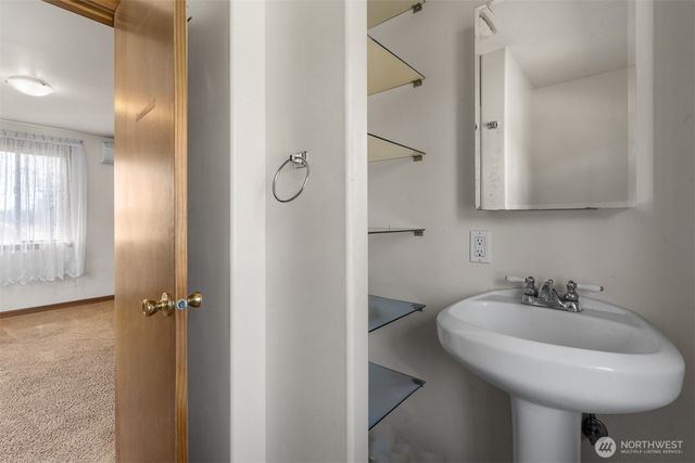 10407 133rd Avenue SE, Rainier, WA 98576