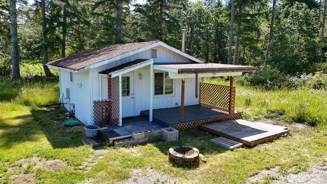 10407 133rd Avenue SE, Rainier, WA 98576