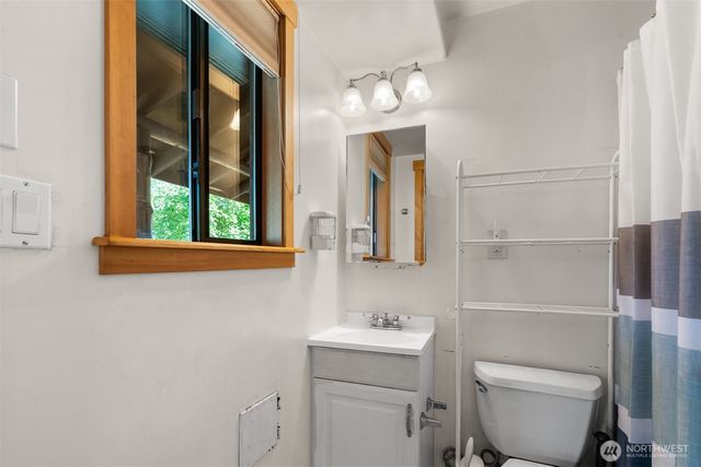 10407 133rd Avenue SE, Rainier, WA 98576