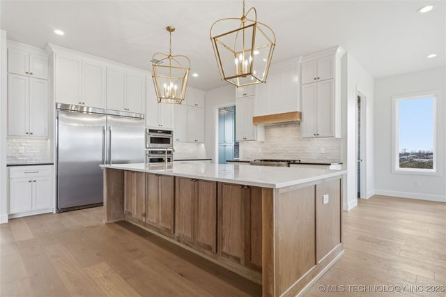 17623 E White Tail Cove, Owasso, OK 74055