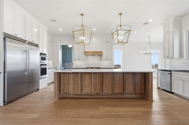 17623 E White Tail Cove, Owasso, OK 74055