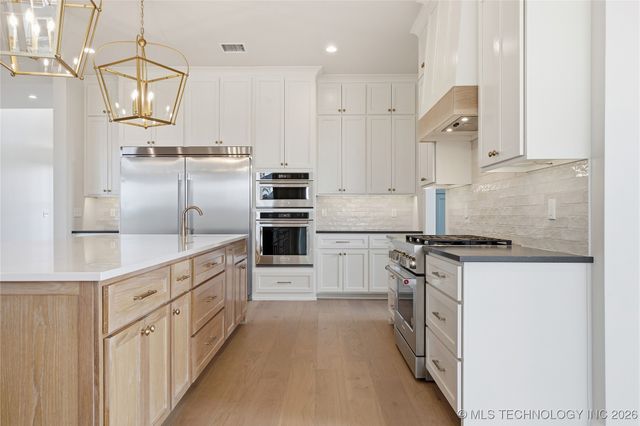 17623 E White Tail Cove, Owasso, OK 74055