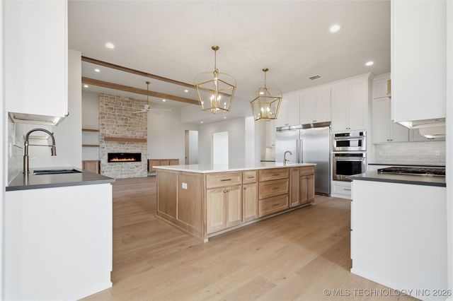 17623 E White Tail Cove, Owasso, OK 74055