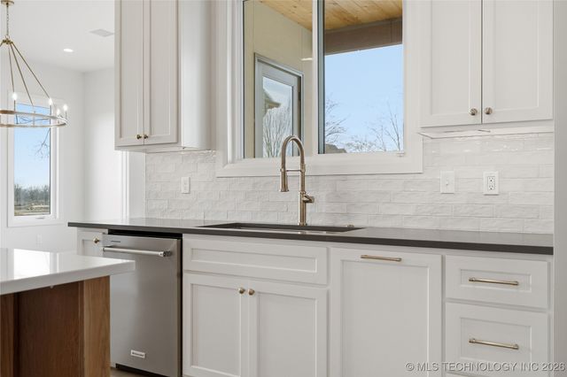 17623 E White Tail Cove, Owasso, OK 74055