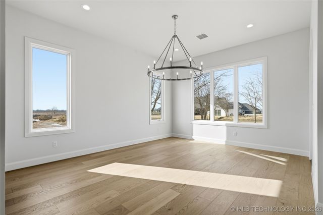 17623 E White Tail Cove, Owasso, OK 74055