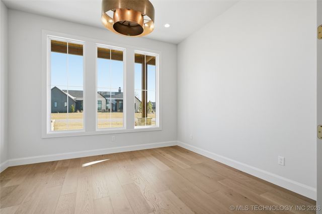 17623 E White Tail Cove, Owasso, OK 74055