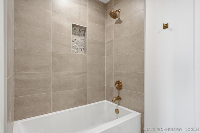 17623 E White Tail Cove, Owasso, OK 74055